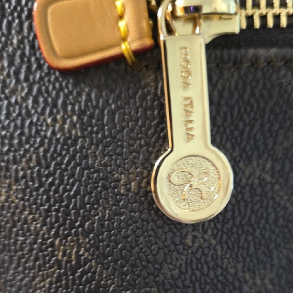 Rioni Signature East-West Shoulder Bag - Picture 6 of 16